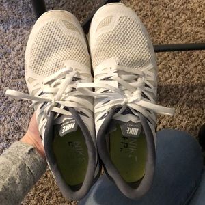 DONATING SOON Nike Free 5.0